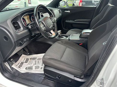 Used 2017 Dodge Charger SXT w/ Navigation & Travel Group RWD image 17