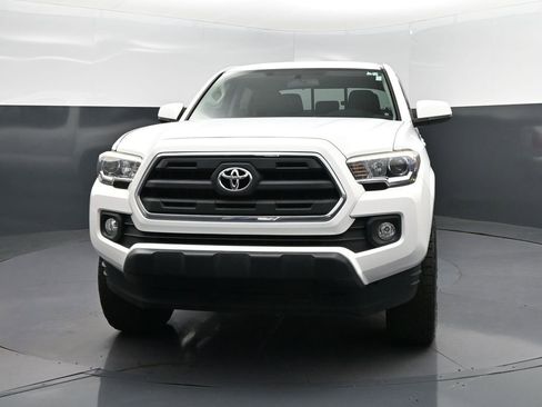 Used 2016 Toyota Tacoma SR5 w/ Towing Package image 10