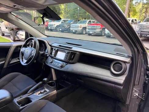 Used 2018 Toyota RAV4 XLE AWD/4WD image 20