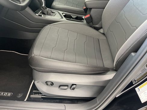 New 2026 Volkswagen Taos SE FWD image 16
