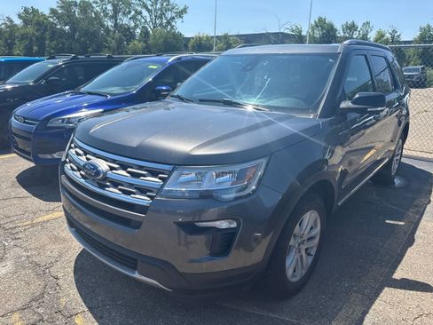 Used 2018 Ford Explorer XLT w/ Equipment Group 201A AWD/4WD image 2