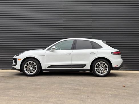 Certified 2025 Porsche Macan image 2