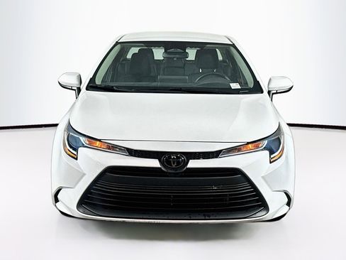 Used 2024 Toyota Corolla LE FWD image 2