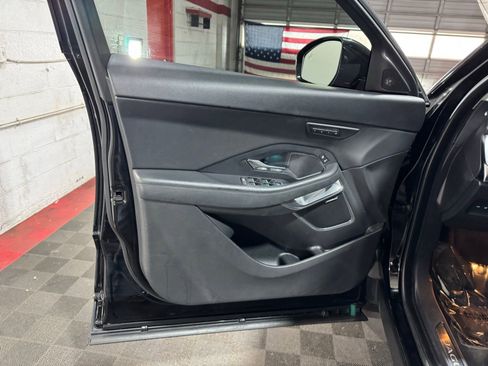 Used 2020 Jaguar E-PACE SE image 8
