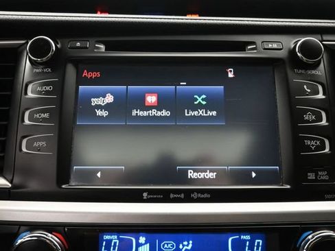 Used 2018 Toyota Highlander XLE AWD/4WD image 19