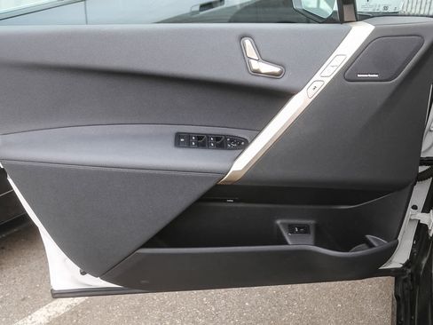 Used 2023 BMW iX xDrive50 w/ Sport Package image 17