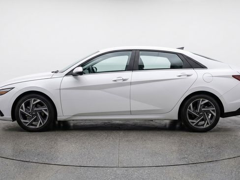 Used 2025 Hyundai Elantra Limited FWD image 3