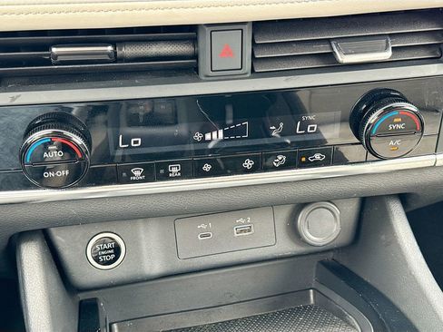 Used 2023 Nissan Rogue SV image 20