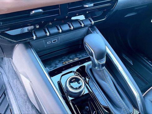 New 2026 GMC Canyon AT4 w/ AT4 Premium Package AWD/4WD image 18