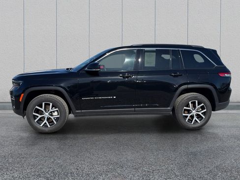 Used 2025 Jeep Grand Cherokee Limited AWD/4WD image 4