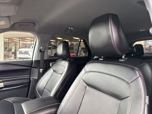 Used 2021 Ford Explorer Limited w/ Equipment Group 301A RWD image 19