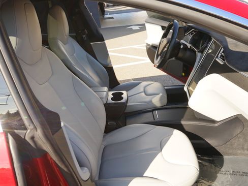 Used 2015 Tesla Model S AWD image 24