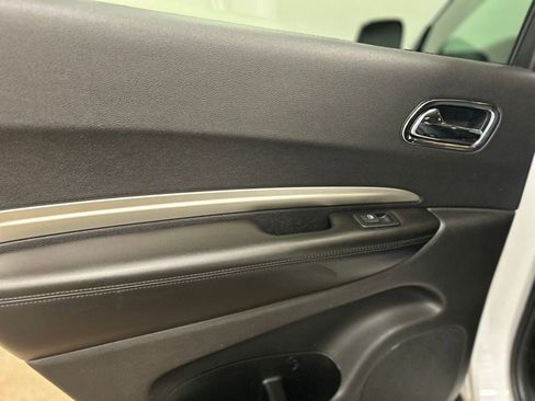 Used 2018 Dodge Durango SXT w/ 3rd Row Seating Group AWD/4WD image 16