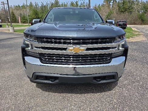 Used 2022 Chevrolet Silverado 1500 LT AWD/4WD image 2