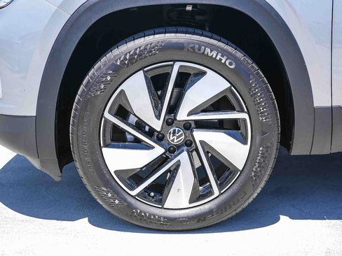 Certified 2026 Volkswagen Atlas SE FWD image 11