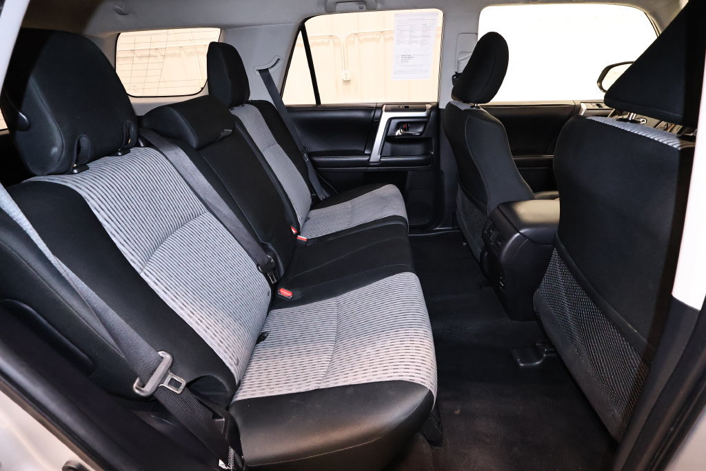 Used 2016 Toyota 4Runner SR5 AWD/4WD image 17