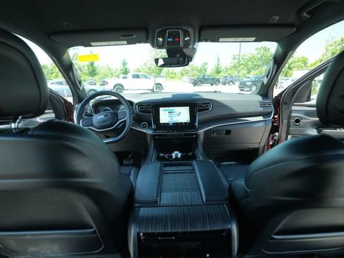 Used 2024 Jeep Wagoneer Series II w/ Flexible Seating Group AWD/4WD image 24