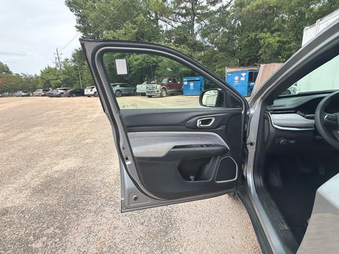 Used 2024 Jeep Compass Latitude AWD/4WD image 18