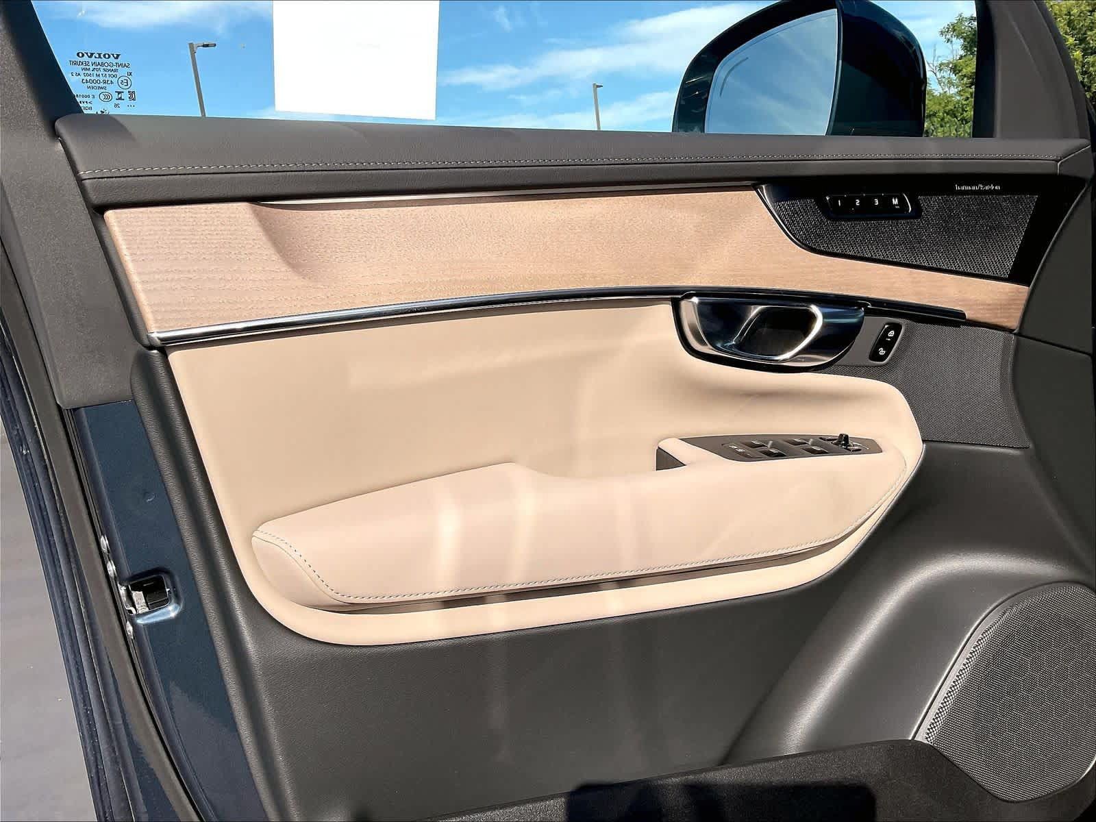 New 2027 Volvo XC90 B6 Plus AWD/4WD image 24