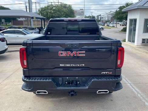Used 2022 GMC Sierra 1500 AT4 w/ Technology Package AWD/4WD image 7