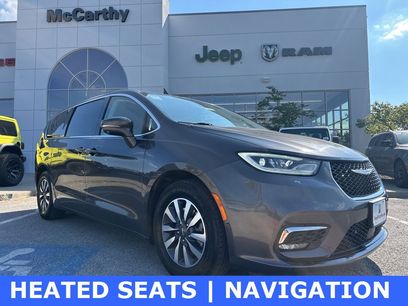 Used 2022 Chrysler Pacifica Touring-L w/ Uconnect Theater Family Group