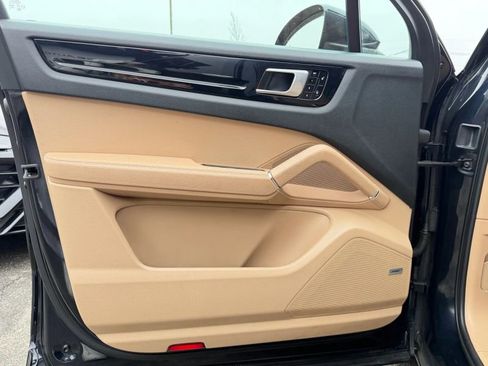 Used 2019 Porsche Cayenne image 8
