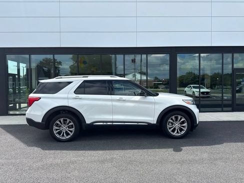 Used 2023 Ford Explorer Limited w/ Limited Technology Package AWD/4WD image 2