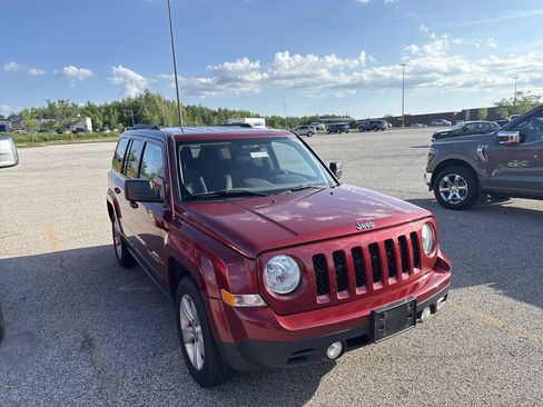 Used 2014 Jeep Patriot Latitude AWD/4WD image 8