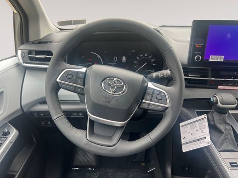 New 2026 Toyota Sienna XLE FWD image 12