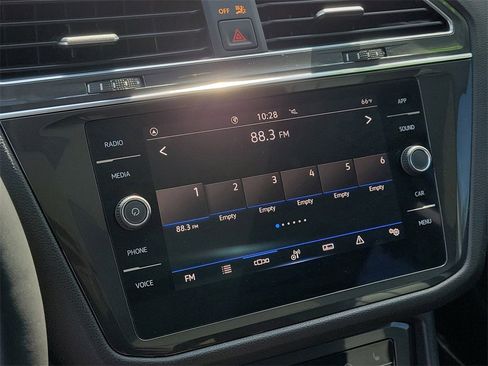 Used 2022 Volkswagen Tiguan SE image 24