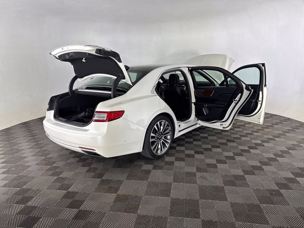 Used 2018 Lincoln Continental Select AWD/4WD image 15