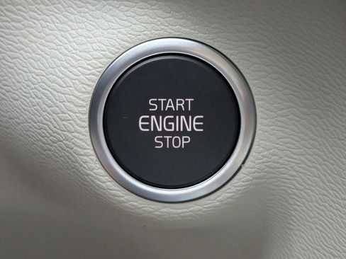 New 2026 Volvo XC40 B4 Plus w/ Climate Package FWD image 30