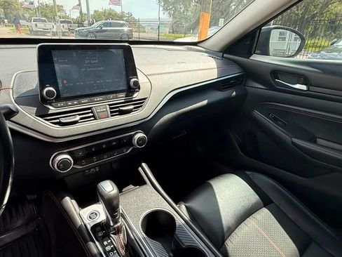 Used 2020 Nissan Altima 2.5 SR w/ Premium Package FWD image 16