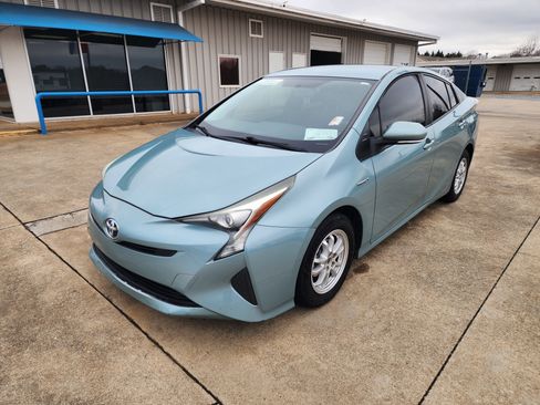 Used 2016 Toyota Prius Two image 9
