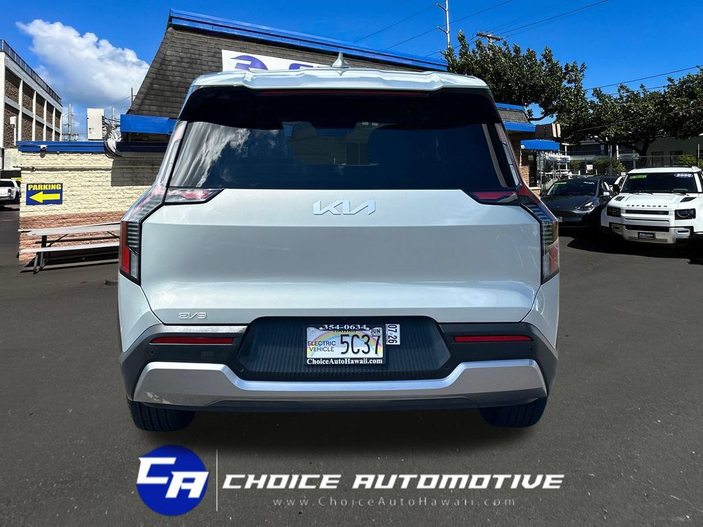 Used 2024 Kia EV9 Light Long Range RWD image 7