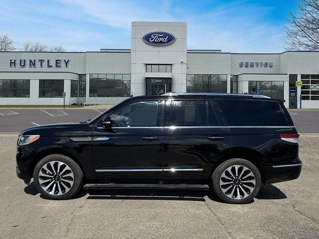 Used 2022 Lincoln Navigator Reserve w/ Equipment Group 201A AWD/4WD image 7