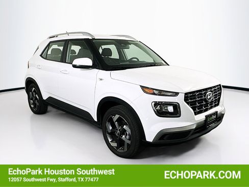 Used 2025 Hyundai Venue SEL image 1