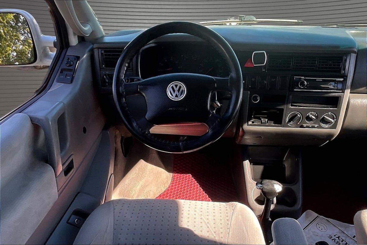 Used 2002 Volkswagen Eurovan MV FWD image 8