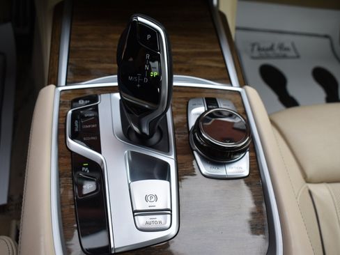 Used 2019 BMW 750i 750i Sedan w/ Executive Package image 35