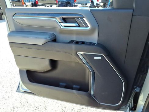 Used 2025 Chevrolet Silverado 2500 LTZ w/ LTZ Plus Package image 31