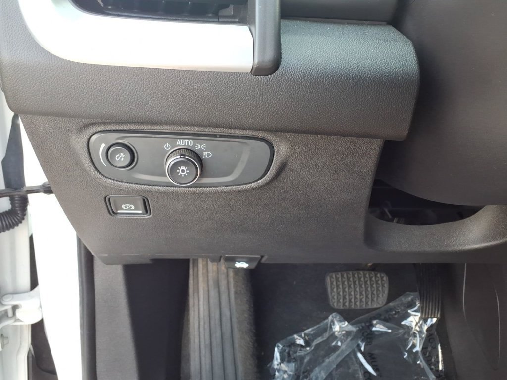 Used 2024 GMC Terrain SLE AWD/4WD image 12