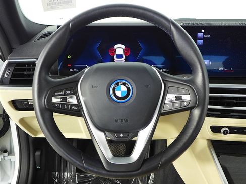 Used 2023 BMW i4 eDrive35 w/ Premium Package RWD image 27