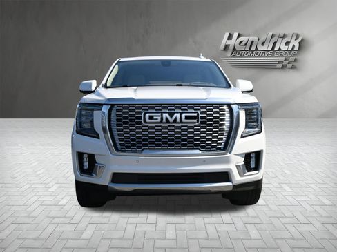 Used 2021 GMC Yukon XL Denali w/ Denali Premium Package AWD/4WD image 3