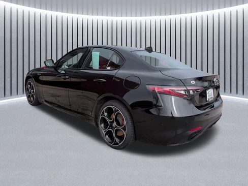 Used 2024 Alfa Romeo Giulia Veloce AWD/4WD image 11