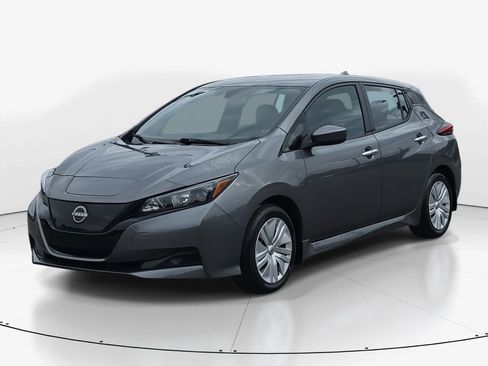 Used 2025 Nissan Leaf S image 10
