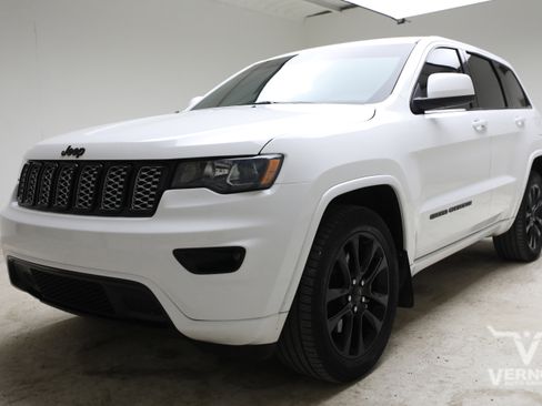Used 2021 Jeep Grand Cherokee Laredo X AWD/4WD image 1