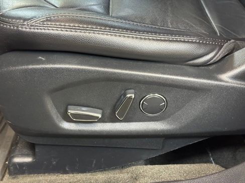 Used 2017 Ford Explorer XLT w/ Equipment Group 202A image 11