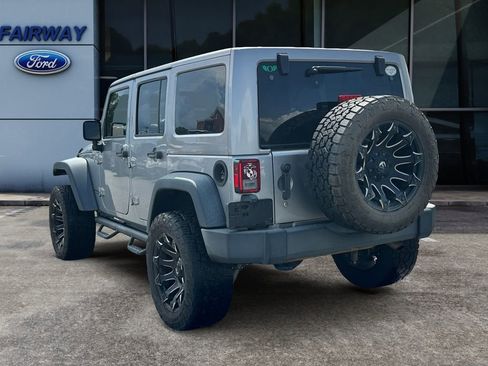 Used 2018 Jeep Wrangler Unlimited Rubicon w/ Cold Weather Group AWD/4WD image 4