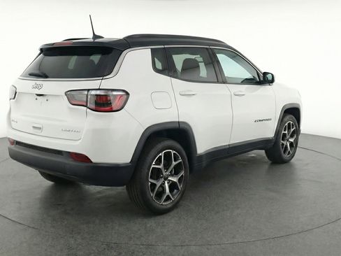 Used 2025 Jeep Compass Limited image 9