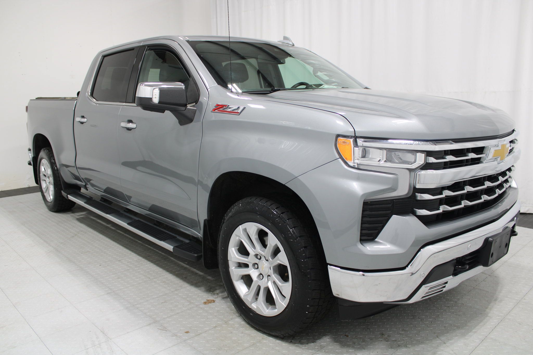 Used 2024 Chevrolet Silverado 1500 LTZ AWD/4WD image 4